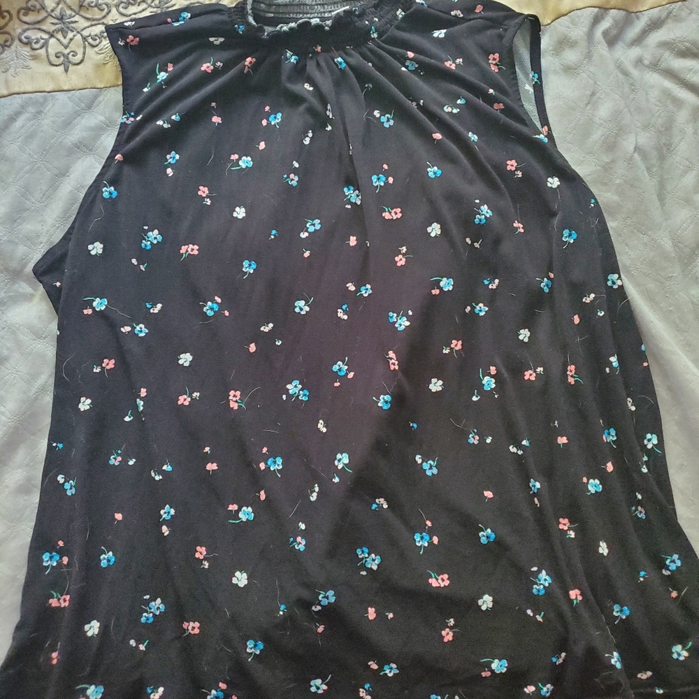 ELLE sleeveless turtleneck collar blouse